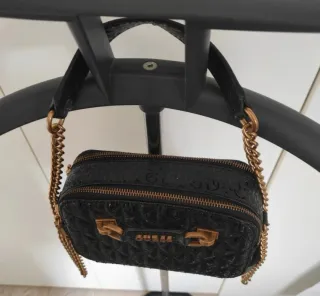 Borsa Guess Aveta Camera Bag nera