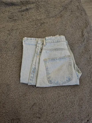 Jeans Zara chiari.buon prezzo no sconti