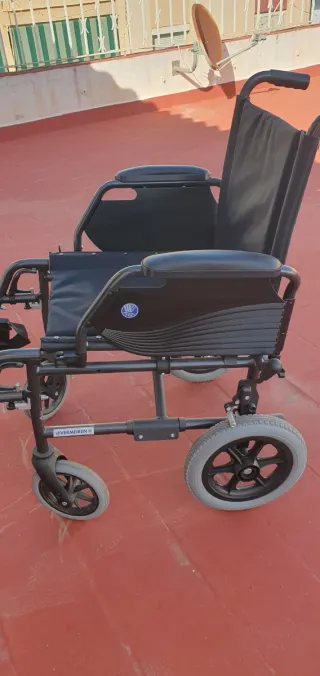 Silla de ruedas con 2 meses de uso