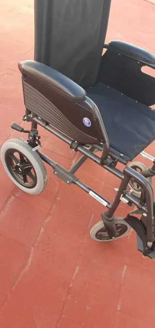 Silla de ruedas con 2 meses de uso