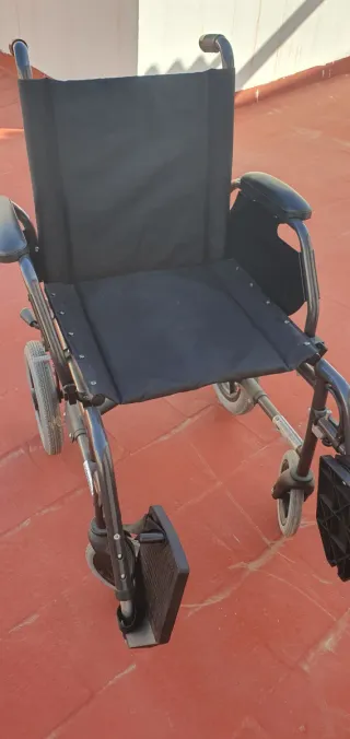 Silla de ruedas con 2 meses de uso