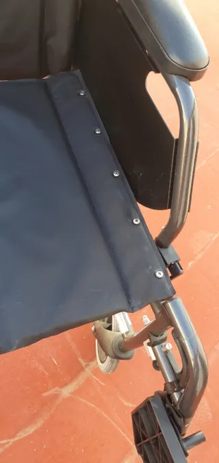 Silla de ruedas con 2 meses de uso