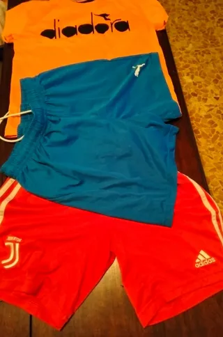 T-shirt e pantaloncini bambino 5/6 anni