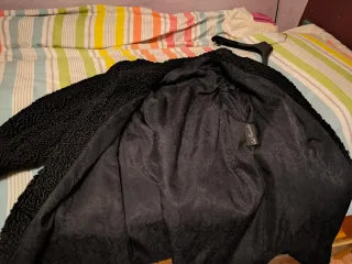 Abrigo sintético imitación Astracán negro