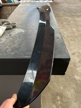 Alerón negro brillante