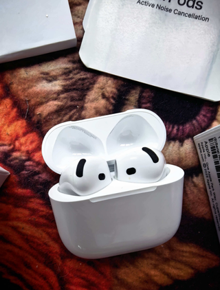 Apple AirPods 4 ANC