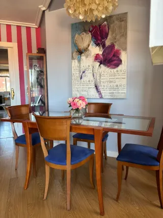 Mesa comedor cristal y 4 sillas madera