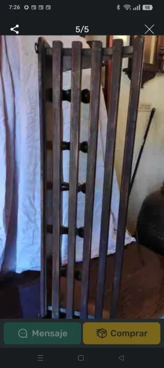 Perchero de madera tallada