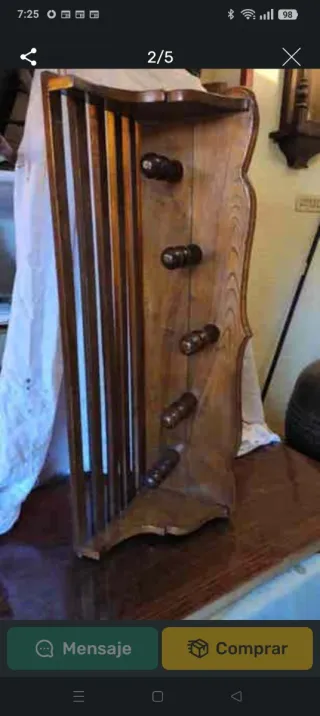 Perchero de madera tallada