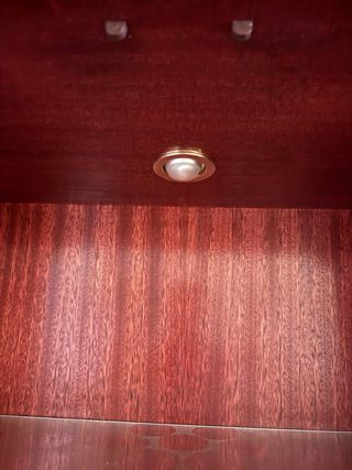 Mueble vitrina madera y cristal