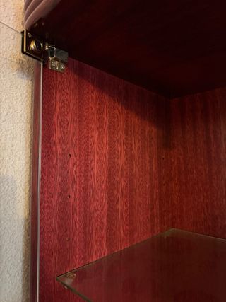 Mueble vitrina madera y cristal