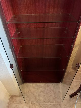 Mueble vitrina madera y cristal