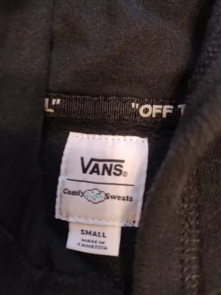 Sudadera capucha Vans + camiseta Quiksilver.