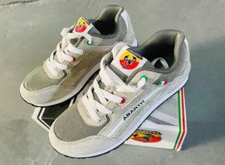 Zapatillas Abarth Grises y Blancas