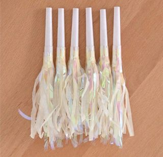 (24 Und) Matracas de fiesta con flecos