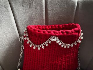 Borsa rossa uncinetto con perle