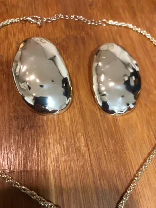 Conjunto Collar y Pendientes dorado