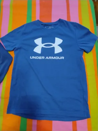 Conjunto: Sudadera Azul y Camiseta Under Armour