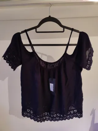 Top ONLY Morado S/36/8 Hombros Descubiertos Encaje