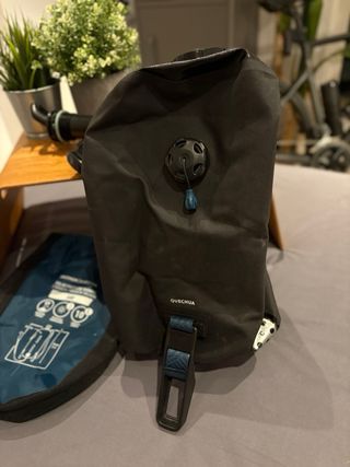 Ducha Portátil Quechua Negra y Azul