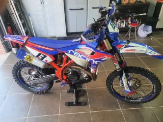 Beta Enduro/Motocross Moto Azul/Roja