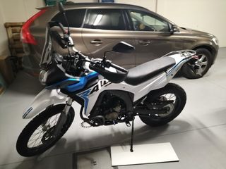 Voge 300 Rally Azul y Blanca
