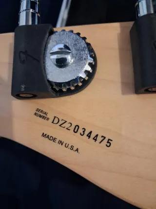 Bajo Fender Jazz Bass V American Deluxe Rojo