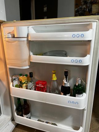 Nevera LG blanca con dispensador