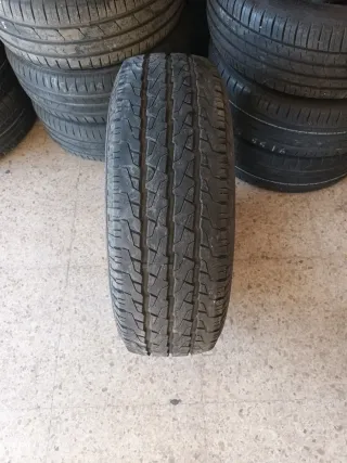 Neumático 215/65R15 104/102T