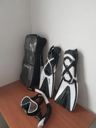 Aletas y gafas de buceo Mares