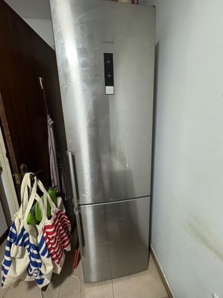 Nevera Siemens Plateada