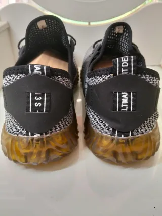 Zapatos de seguridad negros y grises