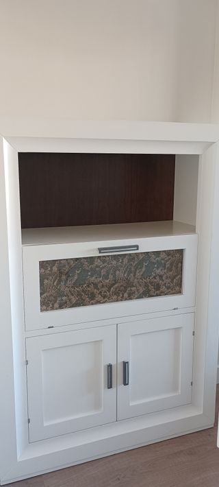 Mueble de salón blanco vitrina y cajones