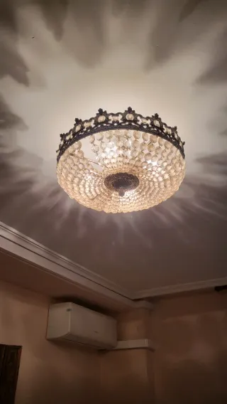 Lámpara de techo antigua de cristal y metal