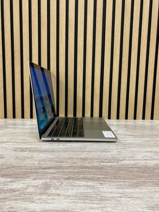 MacBook Pro 13" 2020 i5 16gb 512gb SSD