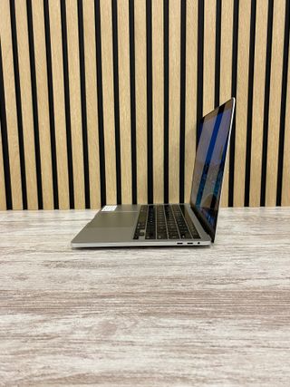 MacBook Pro 13" 2020 i5 16gb 512gb SSD