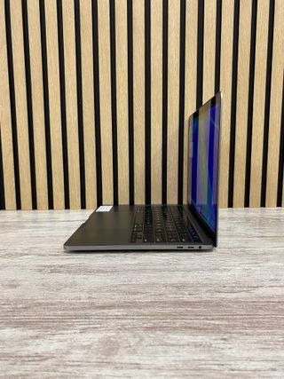 MacBook Pro 13" 2020 i5 16gb 512gb SSD