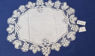 Tapete antiguo bordado a mano