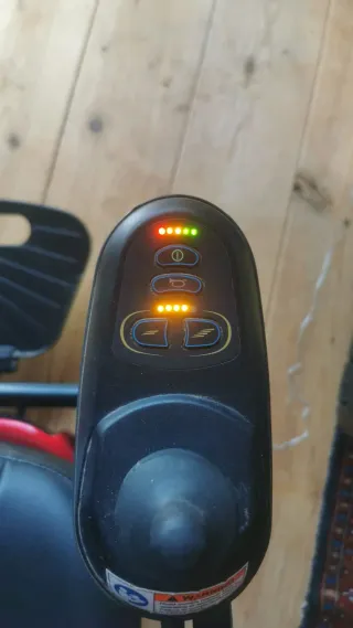 Silla de ruedas eléctrica roja Baterías nuevas