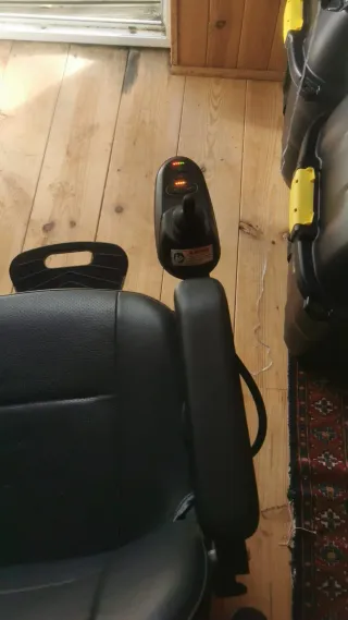 Silla de ruedas eléctrica roja Baterías nuevas