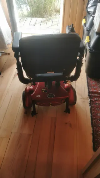 Silla de ruedas eléctrica roja Baterías nuevas