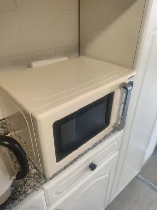 Microondas SilverCrest crema