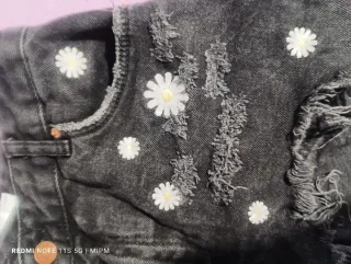 Shorts vaqueros Bershka con flores