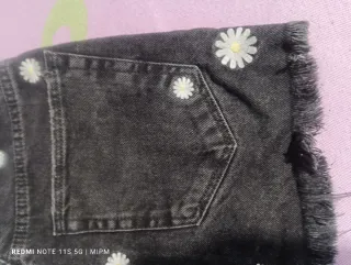 Shorts vaqueros Bershka con flores