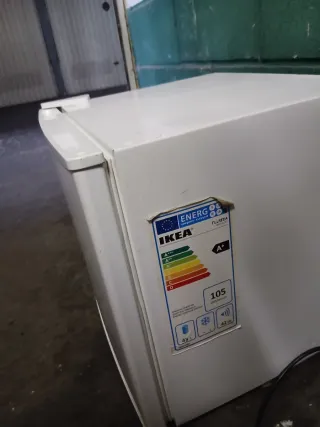 Mini nevera Ikea blanca