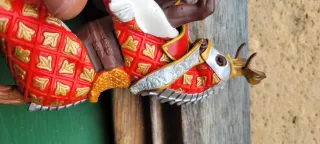 Figura de caballo de guerrero medieval con armadur