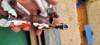 Figura de caballo de guerrero medieval con armadur