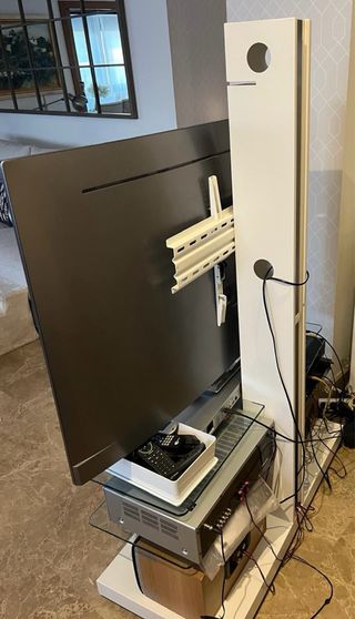 Soporte TV Hierro blanco y ruedas max 75 pulgadas