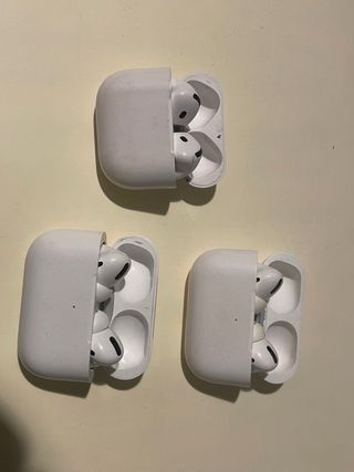 Lotto AirPods Apple bianchi non funzionanti