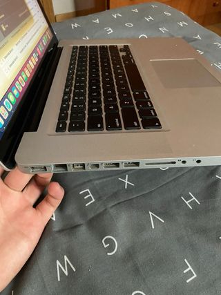 MacBook Pro 15 i7 8GB RAM 500GB